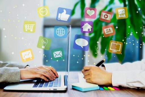 お客様の数を増やすには、ホームページ優先かSNS優先か