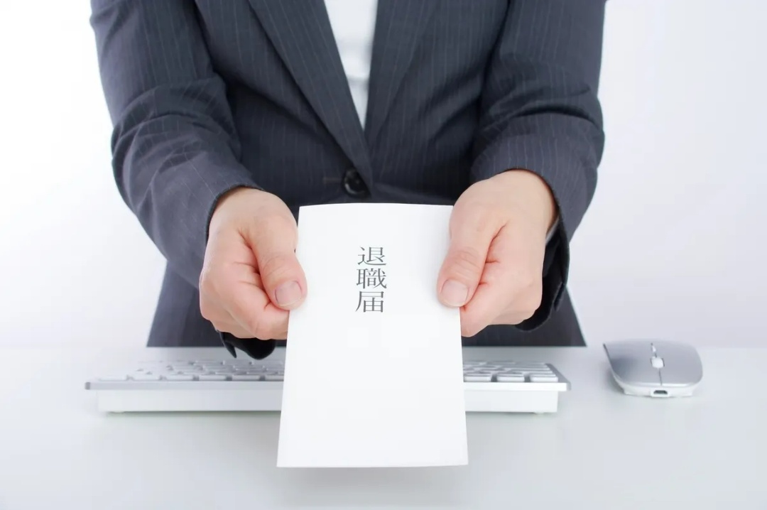 若手社員の早期離職を防ぐ！社内マニュアル化とメンター制度の作り方